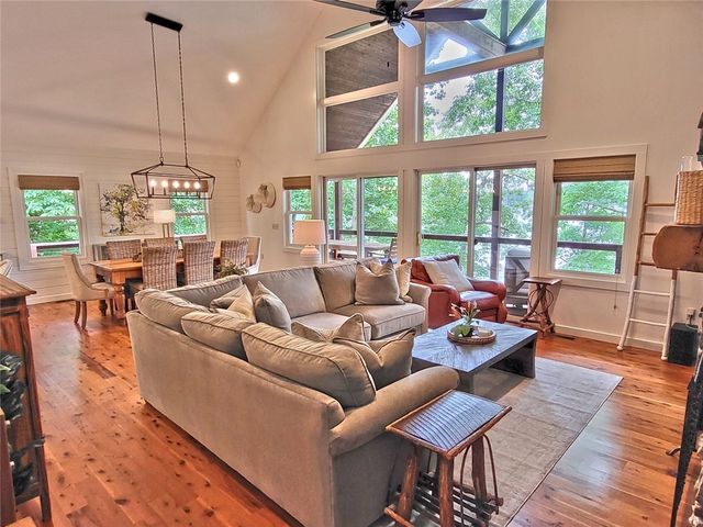 108 Carolina Cove Road, Seneca, SC 29672