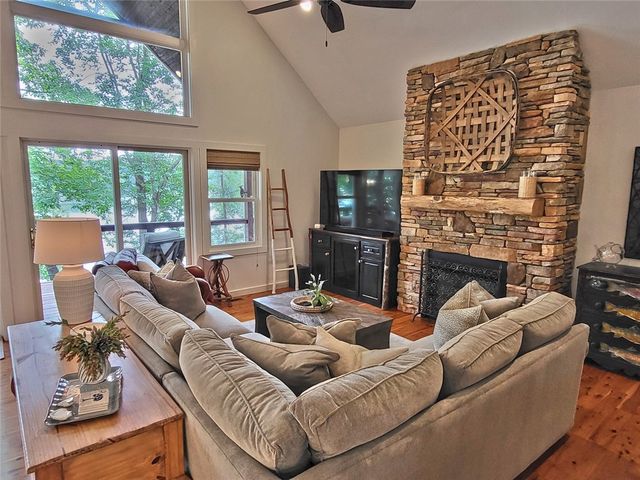 108 Carolina Cove Road, Seneca, SC 29672