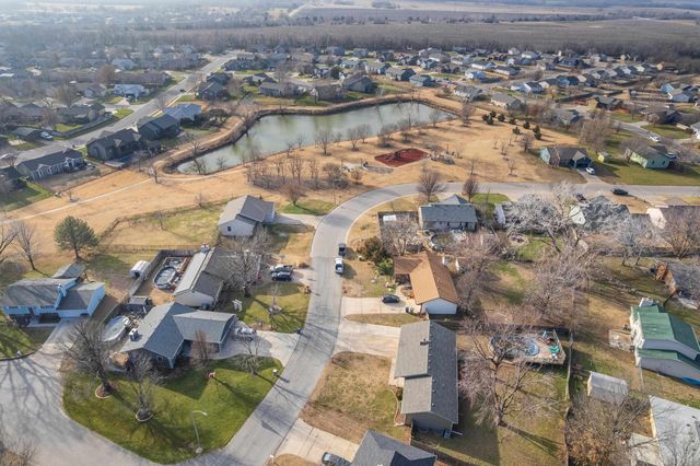 412 Southwind, Valley Center, KS 67147