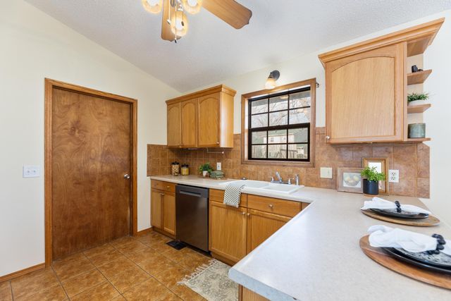 412 Southwind, Valley Center, KS 67147