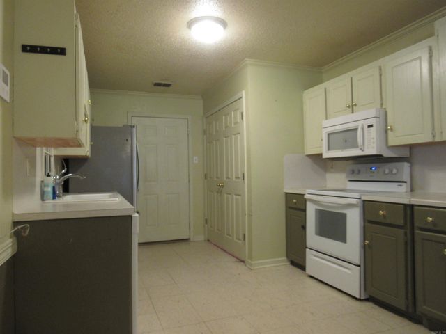 33 Reno Dr, Cabot, AR 72023