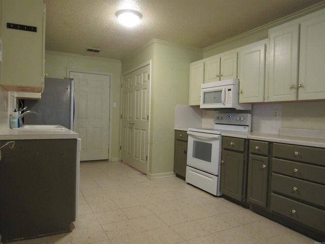 33 Reno Dr, Cabot, AR 72023