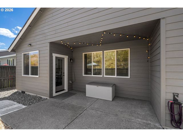 1794 Ne SHELL ROCK Dr, Estacada, OR 97023