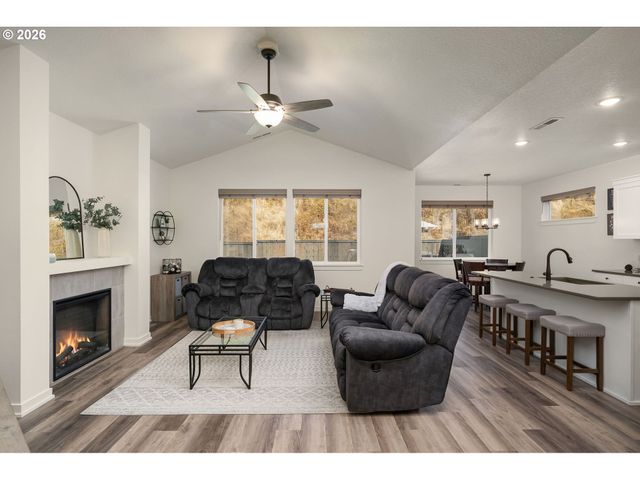 1794 Ne SHELL ROCK Dr, Estacada, OR 97023