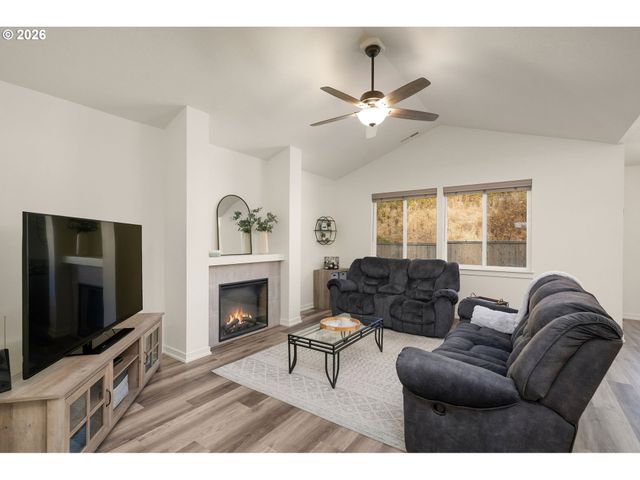 1794 Ne SHELL ROCK Dr, Estacada, OR 97023
