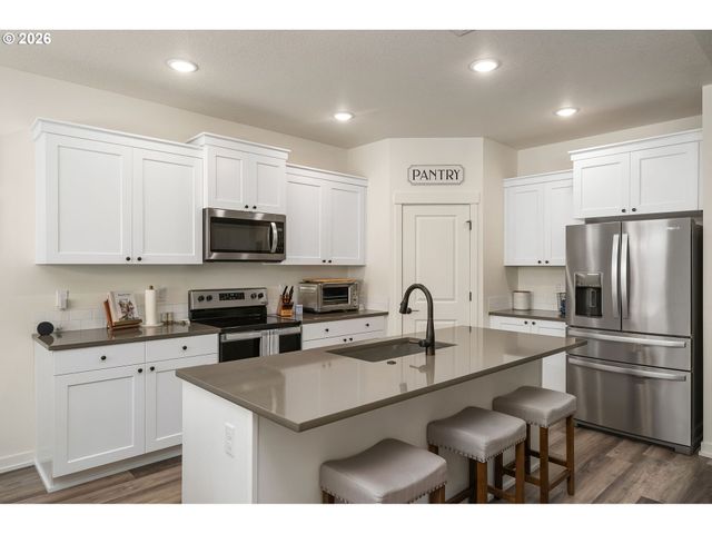 1794 Ne SHELL ROCK Dr, Estacada, OR 97023