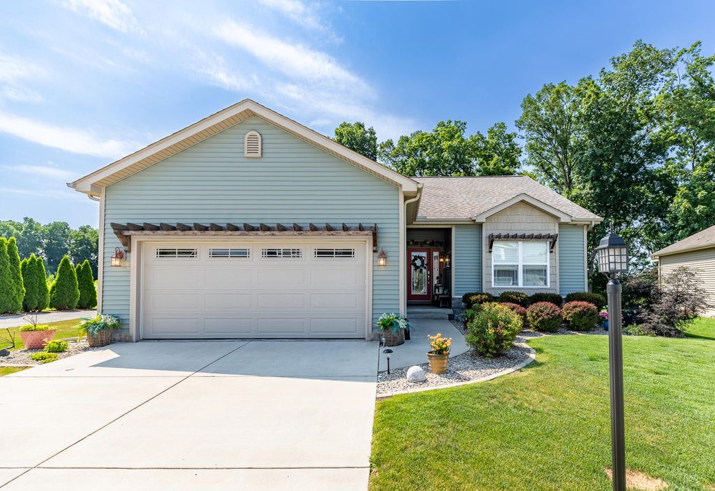 718 Hatch Lake Pkwy, Valparaiso, IN 46385