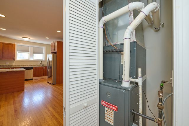 5715 N Kimball Avenue 1N, Chicago, IL 60659