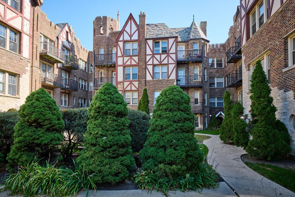 5715 N Kimball Avenue 1N, Chicago, IL 60659