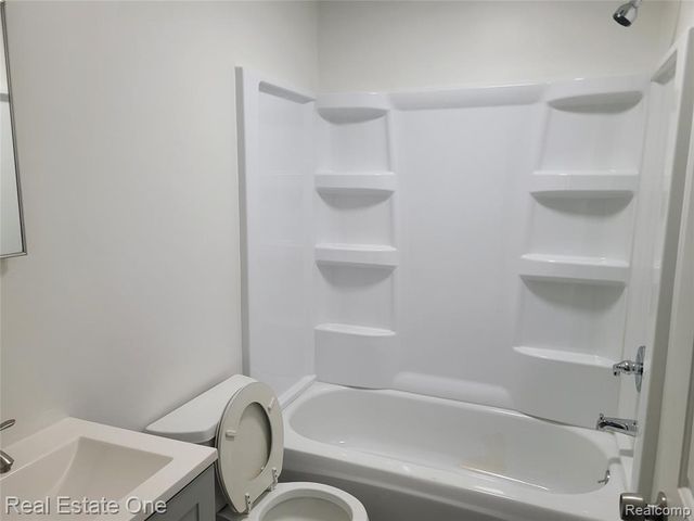 77 W Rutgers Avenue, Pontiac, MI 48340