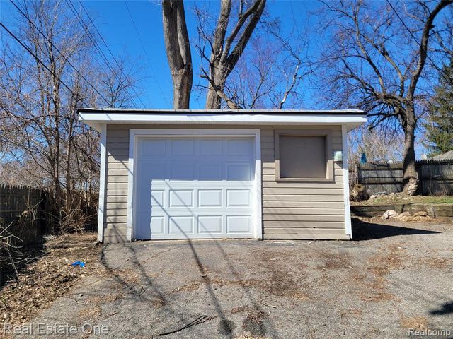 77 W Rutgers Avenue, Pontiac, MI 48340