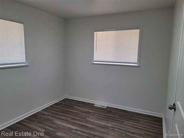 77 W Rutgers Avenue, Pontiac, MI 48340