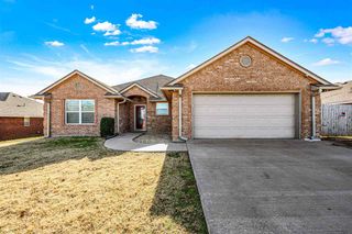 826 NW Hilltop Dr, Lawton, OK 73507