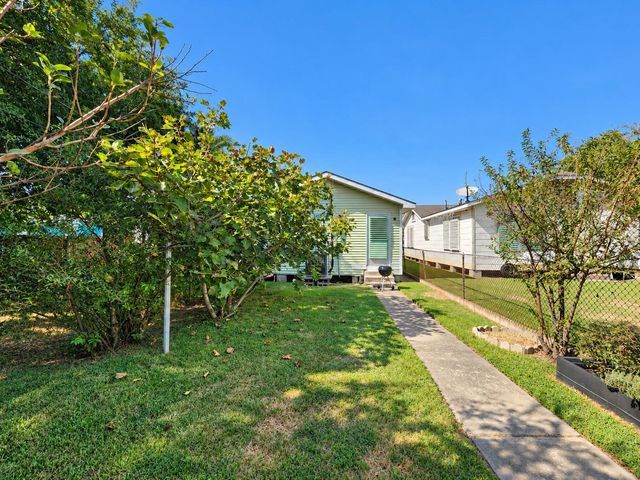 5507 Avenue P, Galveston, TX 77551