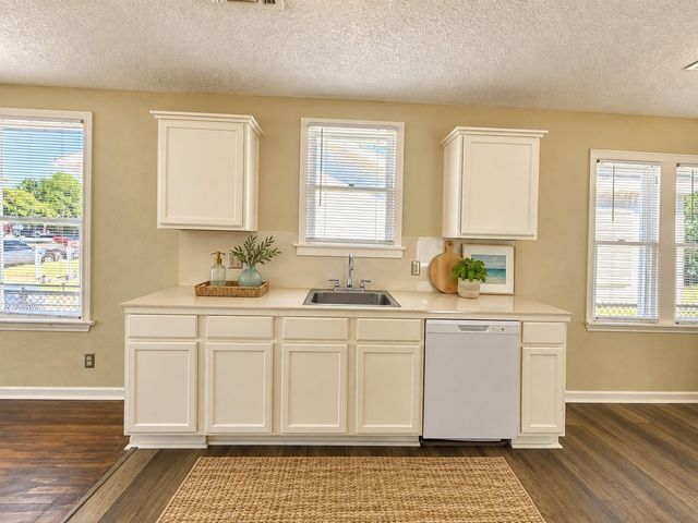 5507 Avenue P, Galveston, TX 77551