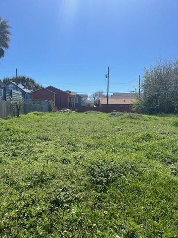 3819 Avenue S, Galveston, TX 77550