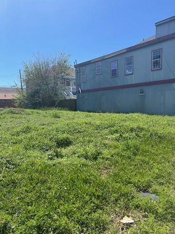 3819 Avenue S, Galveston, TX 77550