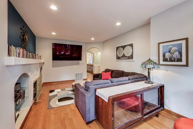 3222 W Eastwood Avenue 1W, Chicago, IL 60625