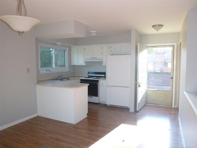 48600 Sugarbush Road, Chesterfield Twp, MI 48047