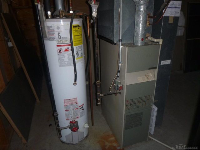 48600 Sugarbush Road, Chesterfield Twp, MI 48047