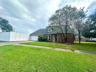 17240 Rennes Dr, Prairieville, LA 70769