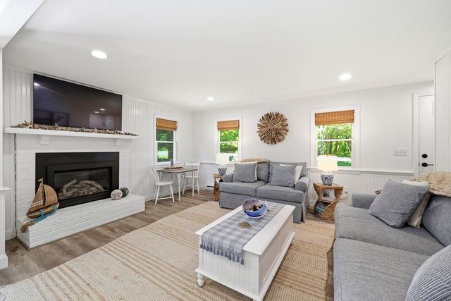 147 Snow Rd, Brewster, MA 02631
