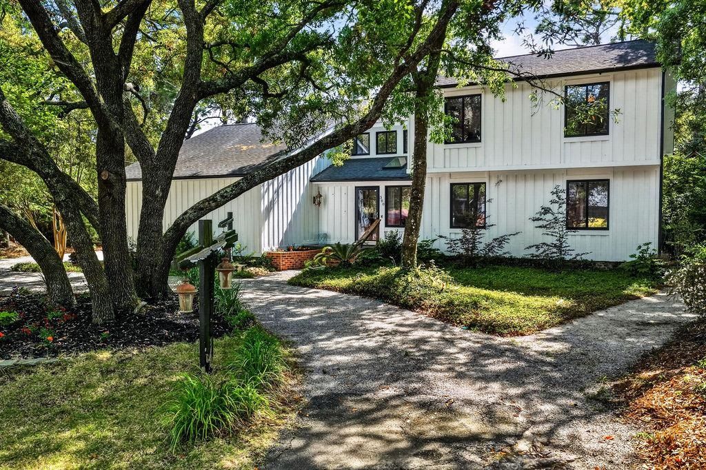 388 Linden Circle, Pawleys Island, SC 29585