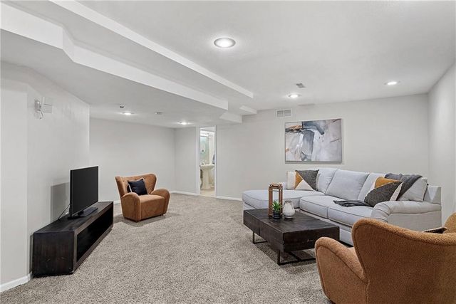 9308 W 150th Terrace, Overland Park, KS 66221