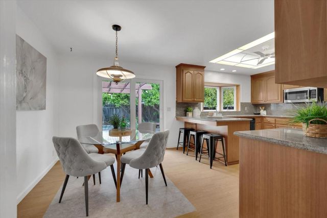 18967 Palo Oaks Court, Saratoga, CA 95070