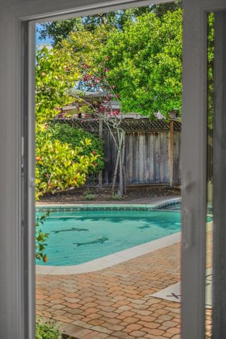 18967 Palo Oaks Court, Saratoga, CA 95070