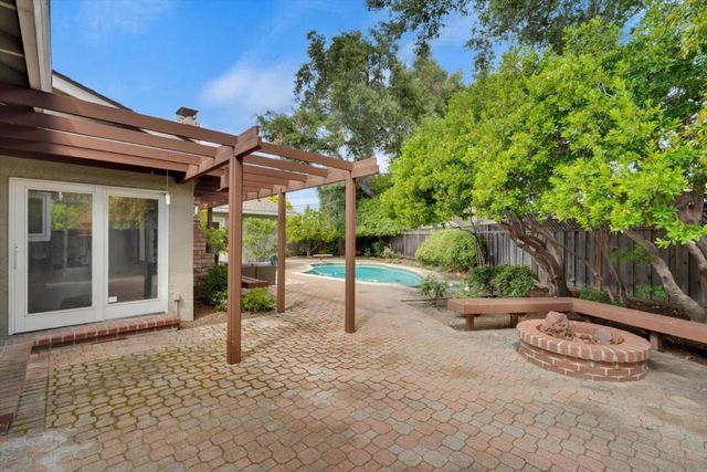 18967 Palo Oaks Court, Saratoga, CA 95070