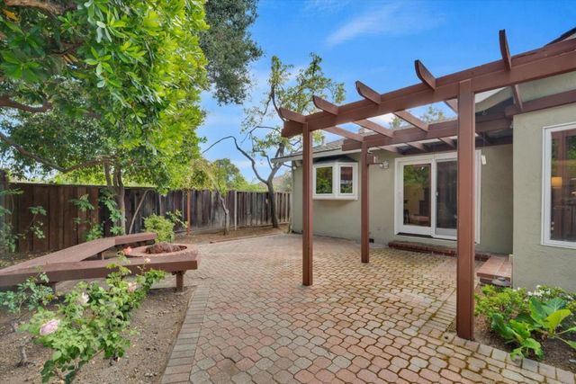 18967 Palo Oaks Court, Saratoga, CA 95070