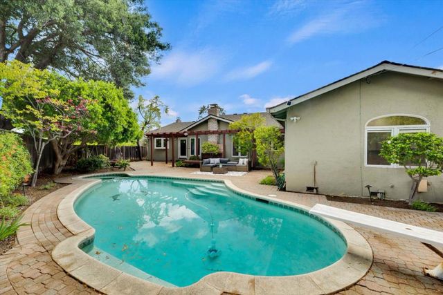 18967 Palo Oaks Court, Saratoga, CA 95070