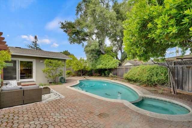 18967 Palo Oaks Court, Saratoga, CA 95070