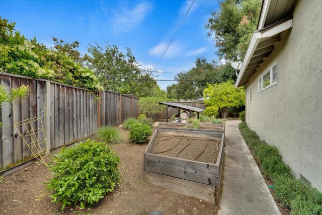 18967 Palo Oaks Court, Saratoga, CA 95070