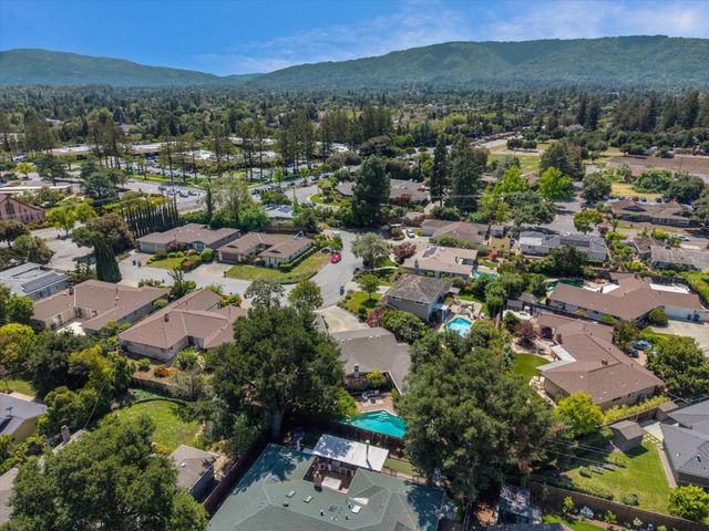 18967 Palo Oaks Court, Saratoga, CA 95070