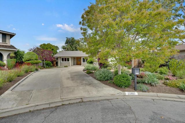 18967 Palo Oaks Court, Saratoga, CA 95070