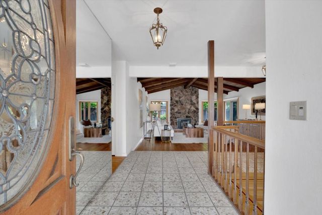 18967 Palo Oaks Court, Saratoga, CA 95070