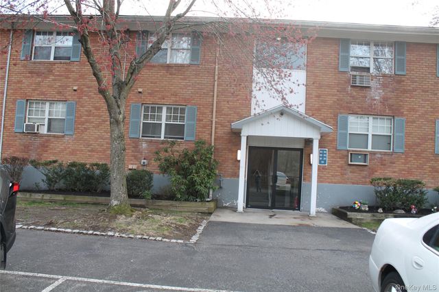 303 Barclay Manor 3C, Newburgh, NY 12550
