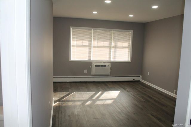 303 Barclay Manor 3C, Newburgh, NY 12550