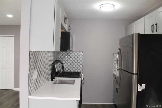 303 Barclay Manor 3C, Newburgh, NY 12550