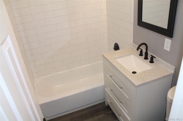 303 Barclay Manor 3C, Newburgh, NY 12550