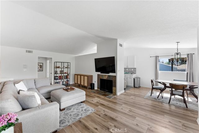 29123 Thousand Oaks C, Agoura Hills, CA 91301