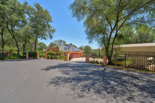 21987 Moss Rock Ct, Grass Valley, CA 95949