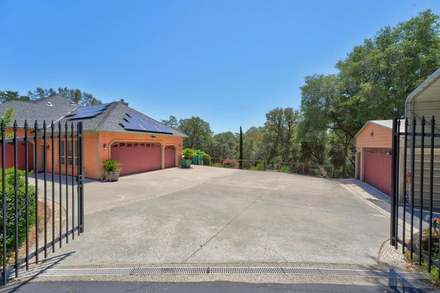 21987 Moss Rock Ct, Grass Valley, CA 95949