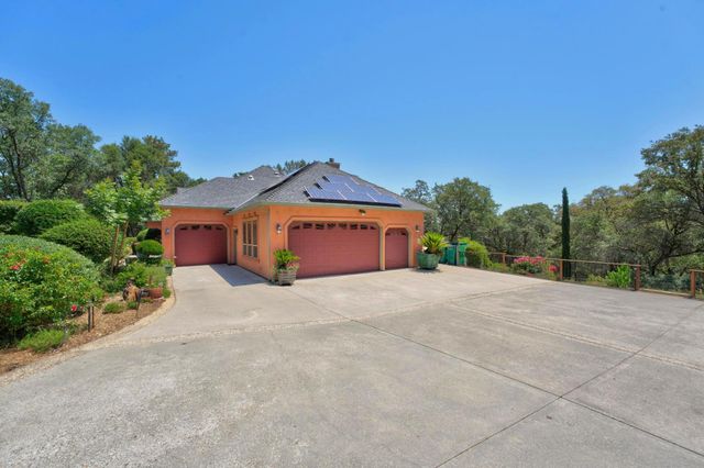 21987 Moss Rock Ct, Grass Valley, CA 95949