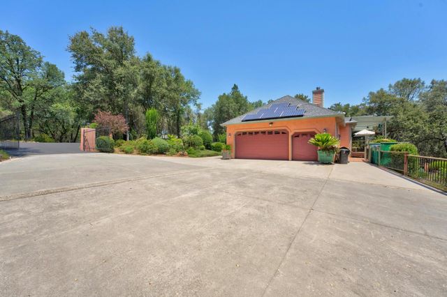21987 Moss Rock Ct, Grass Valley, CA 95949