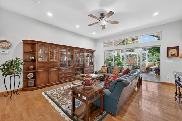 21987 Moss Rock Ct, Grass Valley, CA 95949