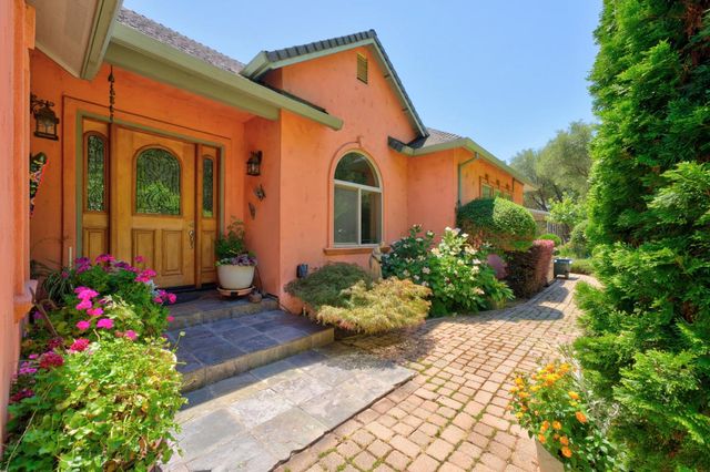 21987 Moss Rock Ct, Grass Valley, CA 95949