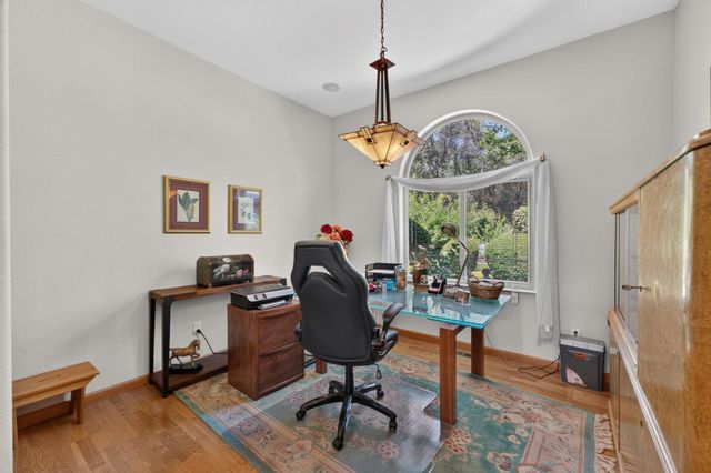 21987 Moss Rock Ct, Grass Valley, CA 95949